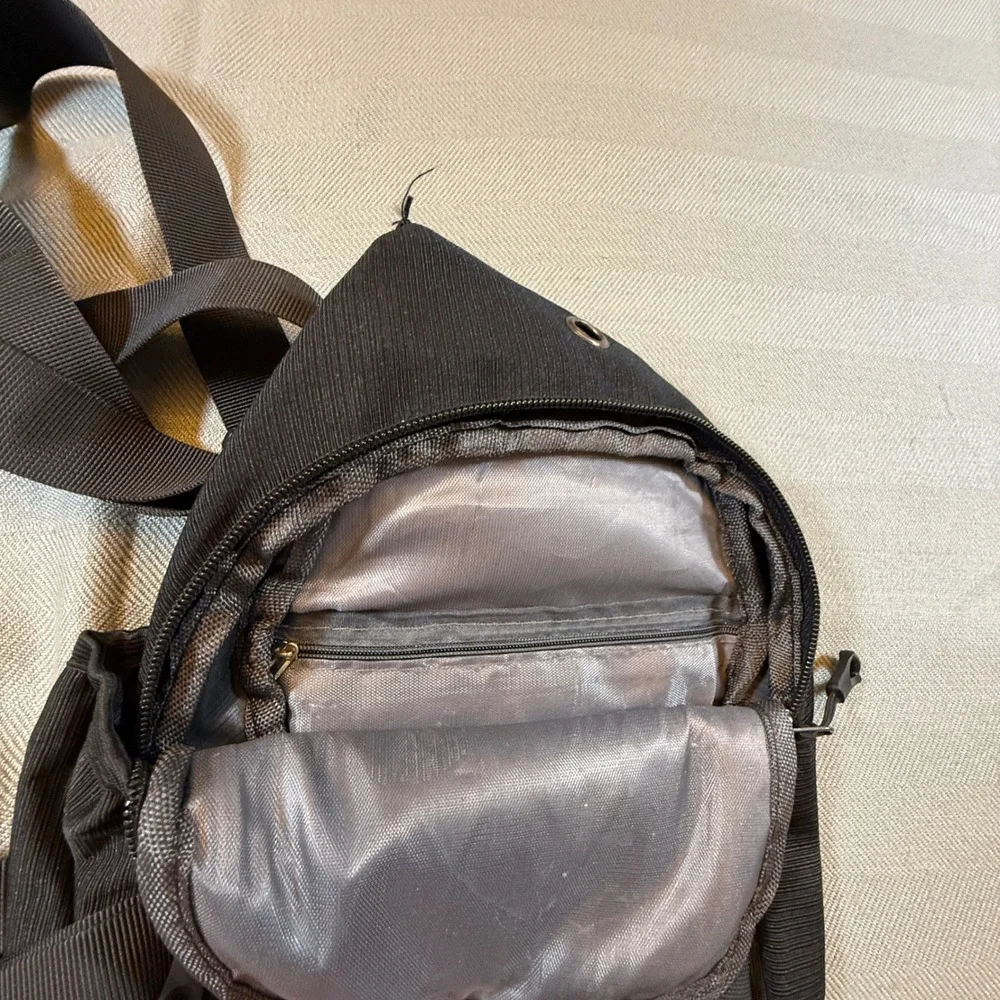 Duchamp London Mens Black Crossbody Sling Bag Tech Fabric Padded Mesh Back 2251